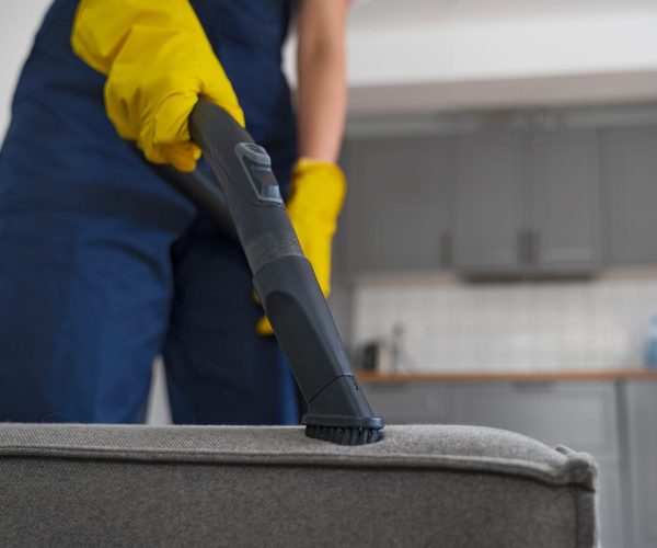 Pourquoi-faire-nettoyer-son-canapé-régulièrement